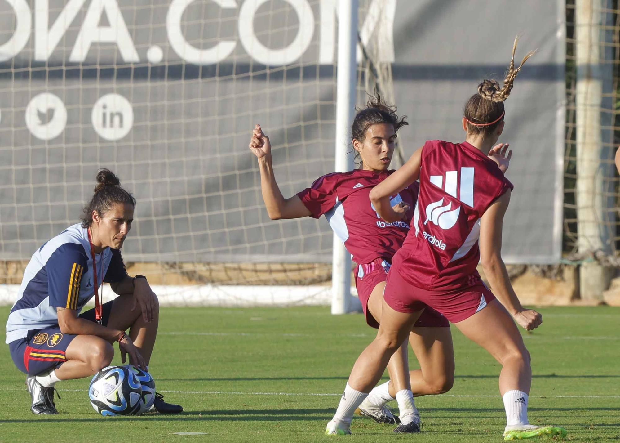 Las futbolistas de la Selección Española ya entrenan en Oliva