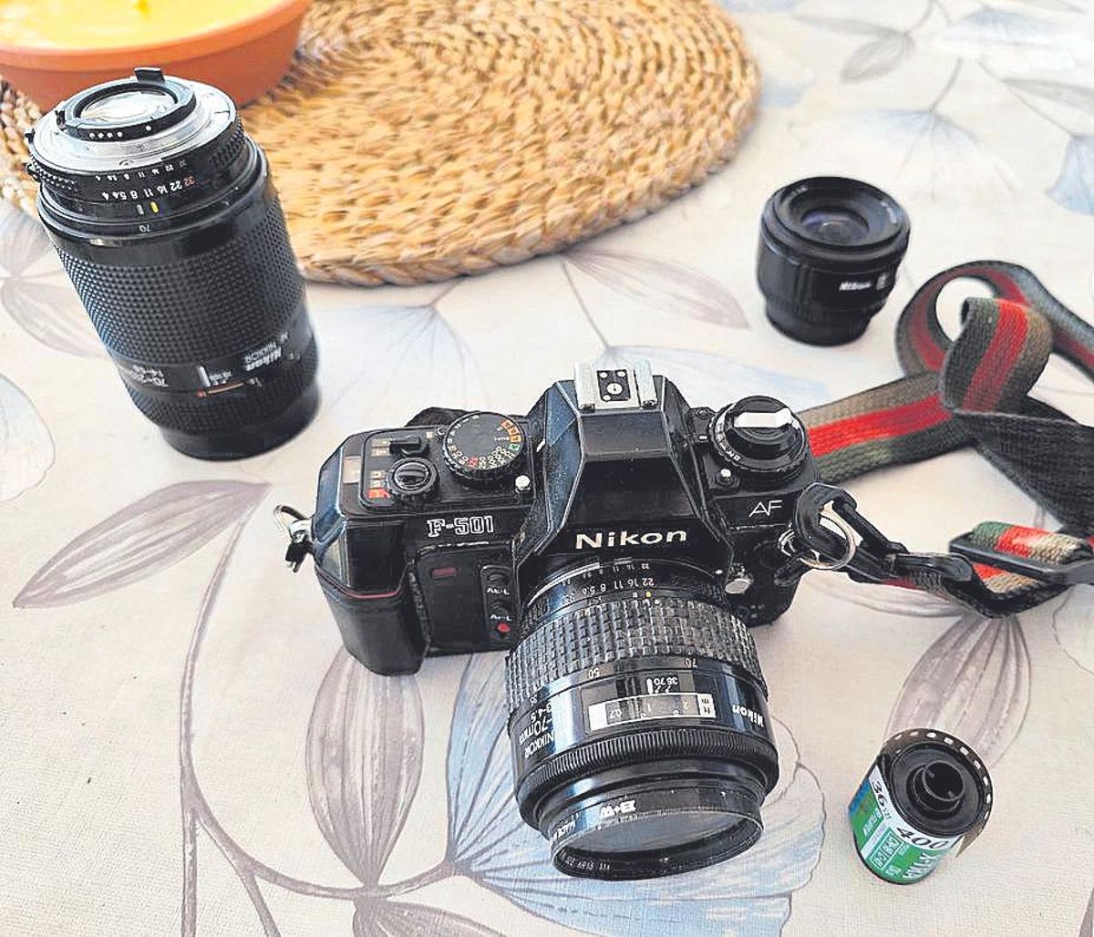 Su primera cámara, una Nikon F 501.