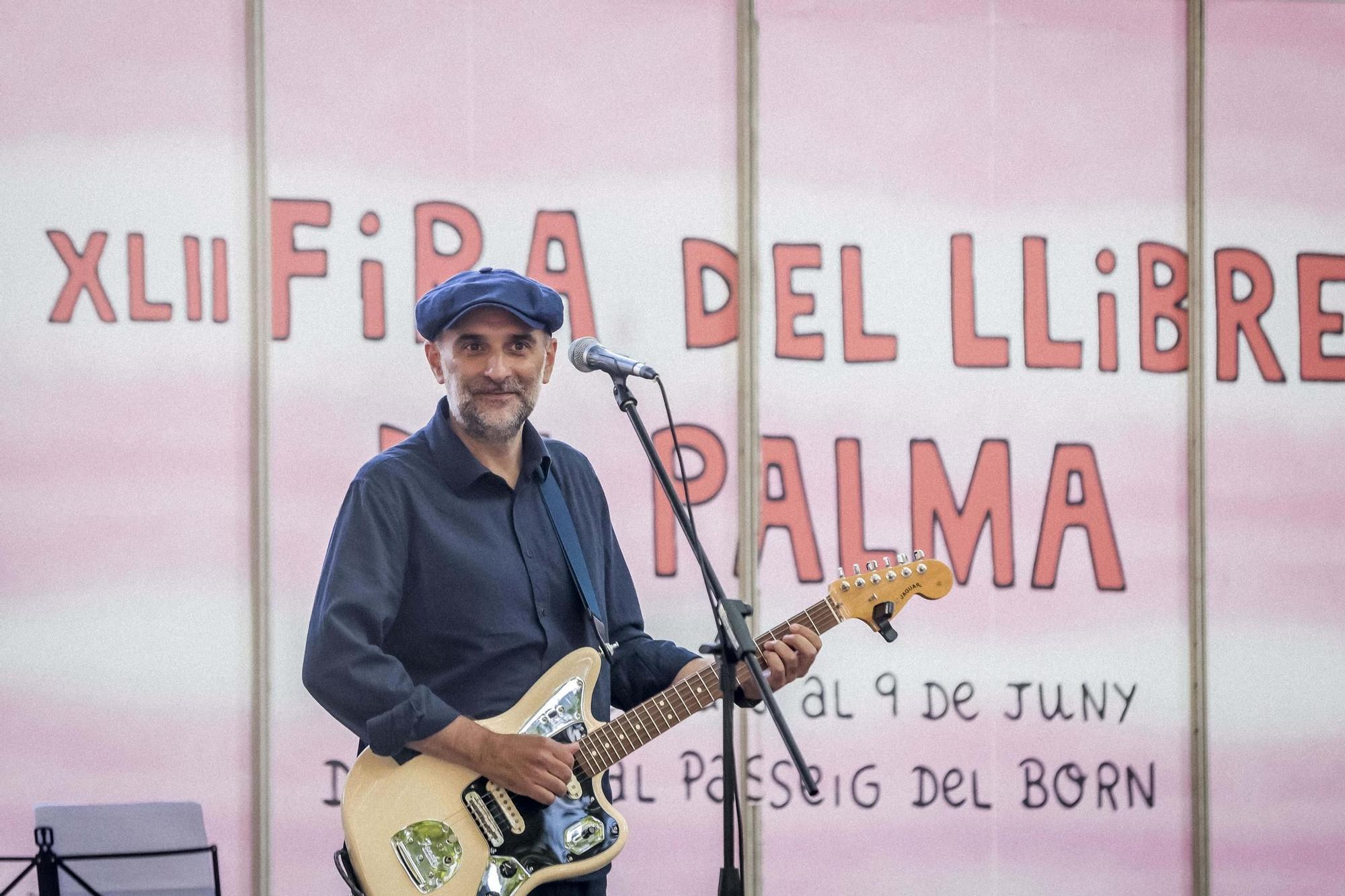 Las palabras de Lucia Pietrelli y la música de Joan Miquel Oliver abren la 42 Fira del Llibre de Palma