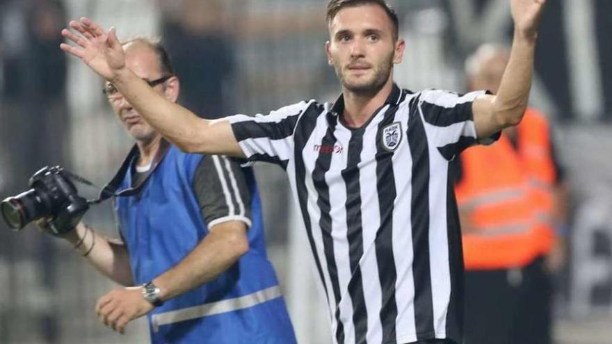 Lucas Pérez celebra el gol que marcó el jueves durante el partido que disputó el PAOK en la previa de la Liga Europa.