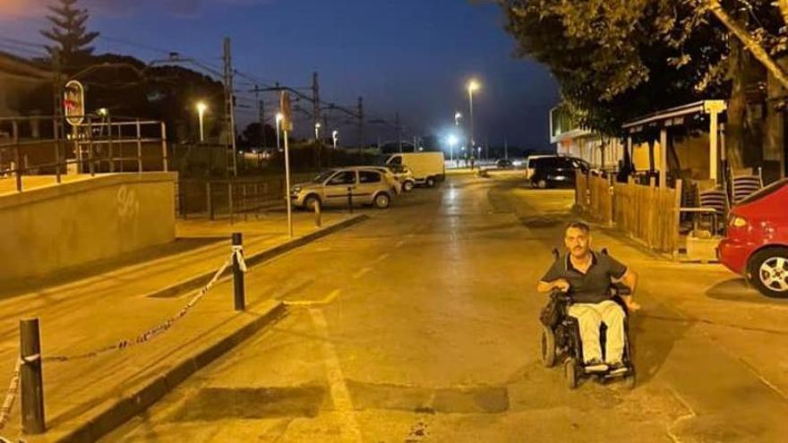 Javier Monferrer se quedó a las diez de la noche solo en un aparcamiento, sin alternativa pública para volver a casa.