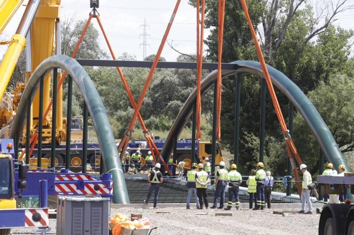 Montaje de la estructura metálica del puente de Alcolea de Córdoba Montaje de la estructura metálica del puente de Alcolea de Córdoba