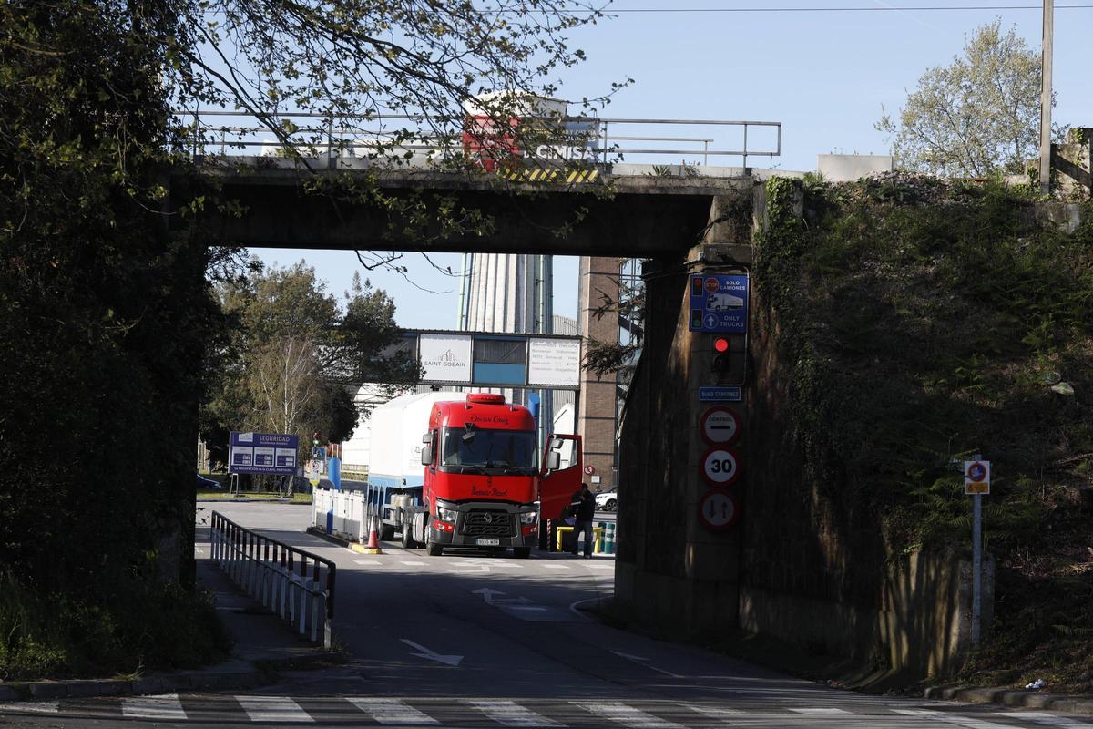 Acceso a las instalaciones de Saint-Gobain.