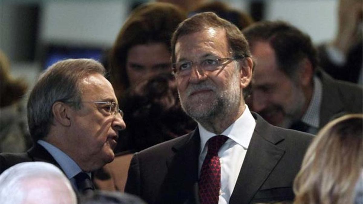 Mariano Rajoy, junto a Florentino Pérez, en el palco del Santiago Bernabéu