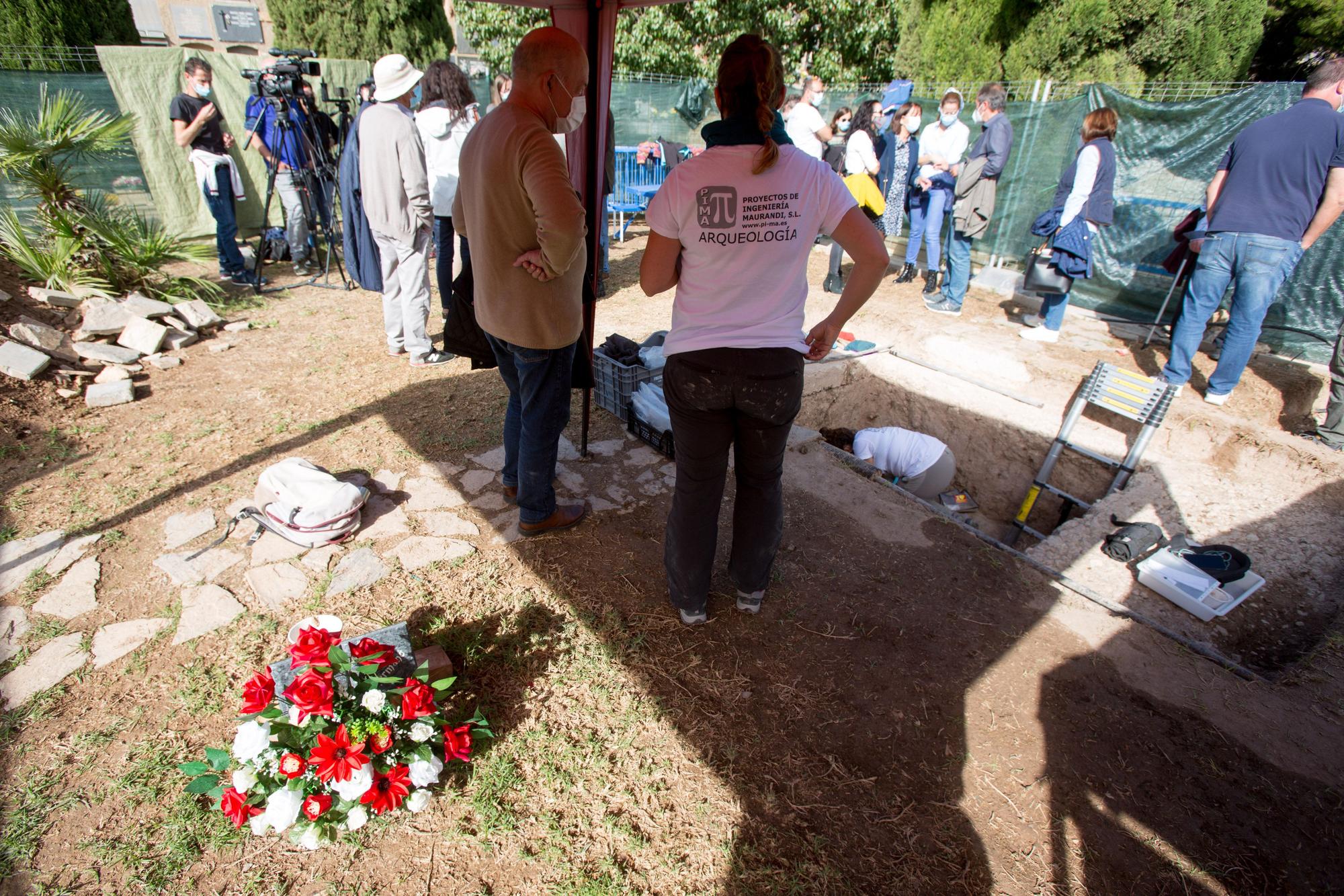 Exhumación en el cementerio de Alicante de los cuerpos represaliados durante la Guerra Civil