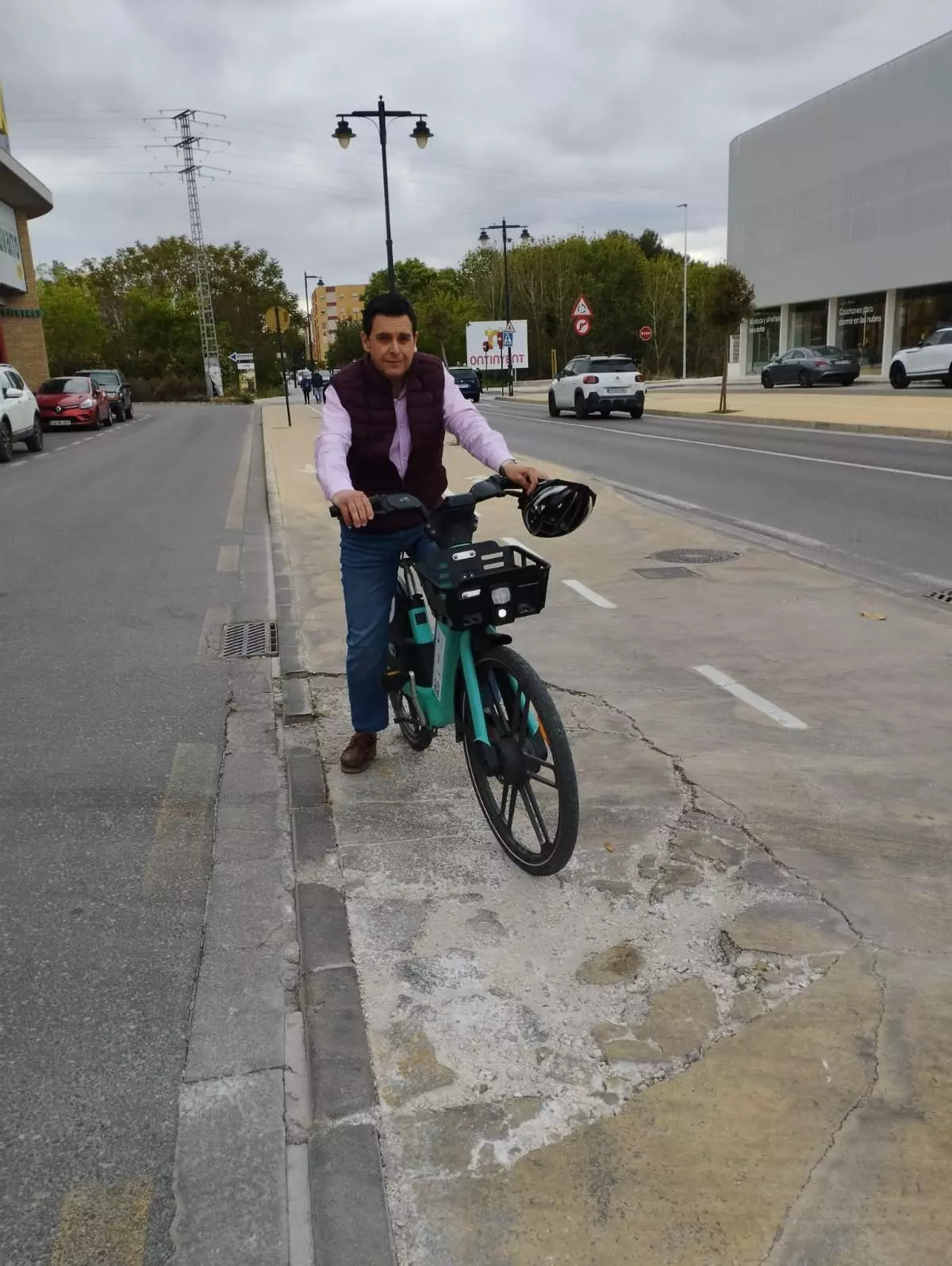 El PSPV denuncia la falta de mantenimiento de los carriles bici de Ontinyent