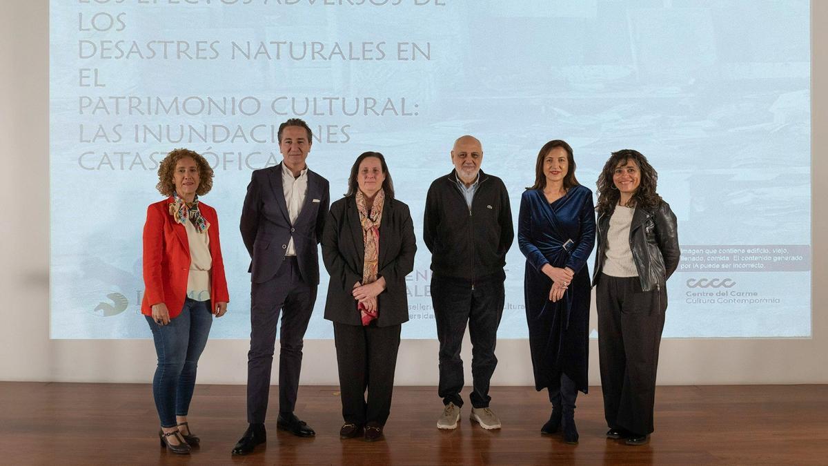 Representantes del Consell y de la organización Icomos en la reunión de València.