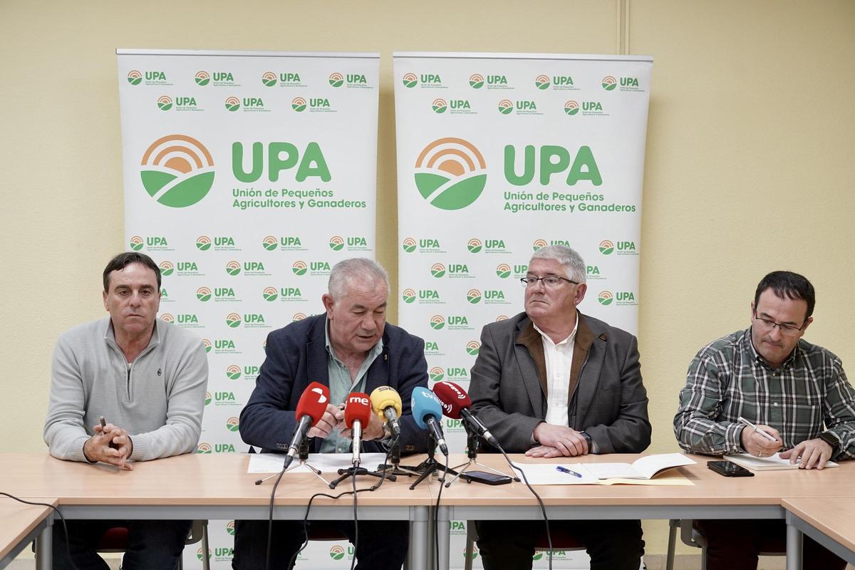 El secretario general de UPA Castilla y León, Aurelio González, Félix Porto, Pedro Ismael Martín y Raúl Azpeleta.