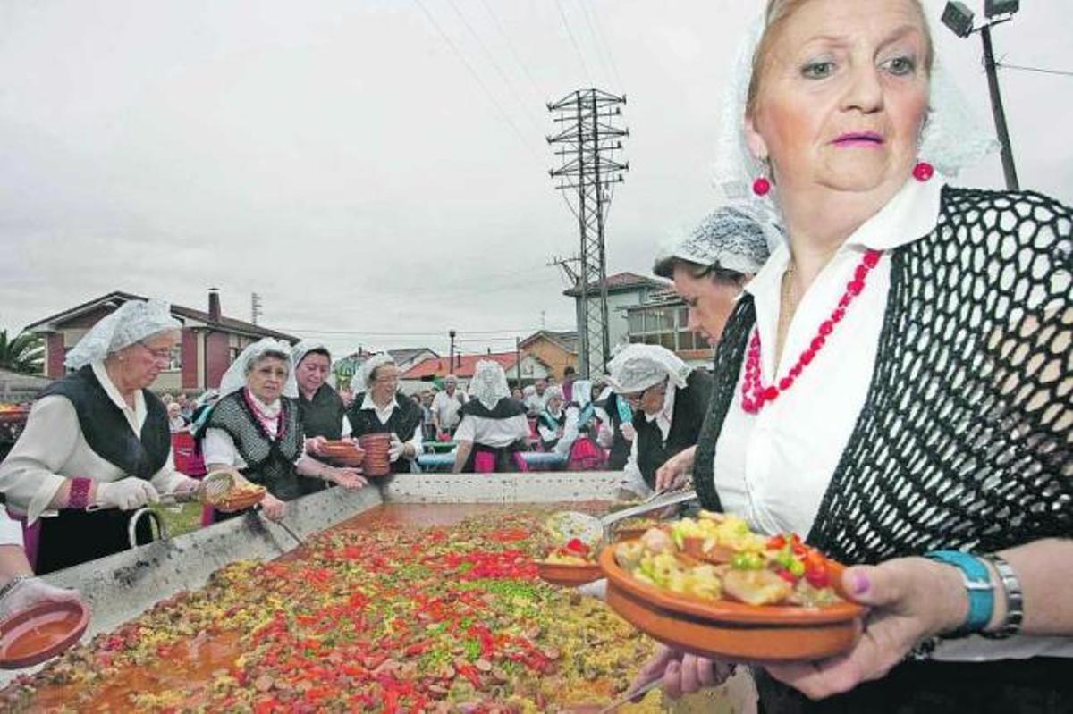 Miranda navega por un mar de arroz