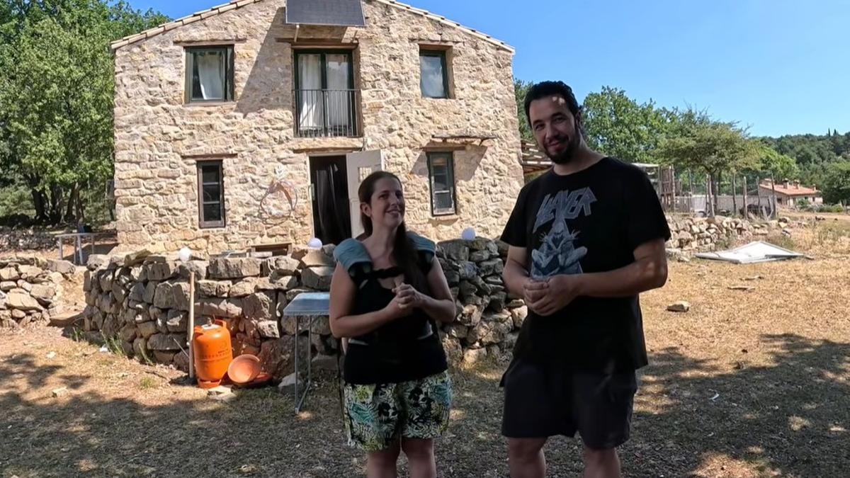 José y Sandra, en su casa ubicada en Jaén.