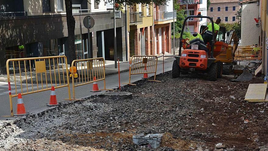 L&#039;asfaltatge de carrers principals d&#039;Olot durà canvis en la circulació al centre