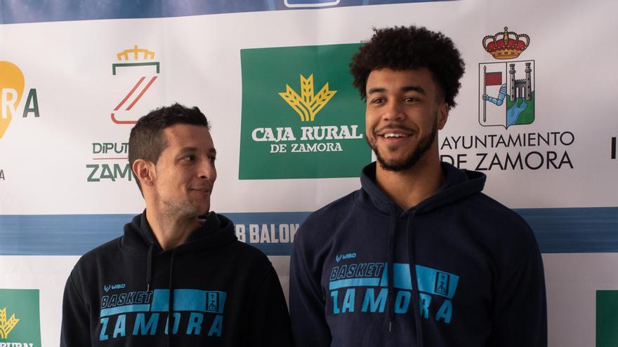 Saulo Hernández e Ismael Tamba, antes de la rueda de prensa.