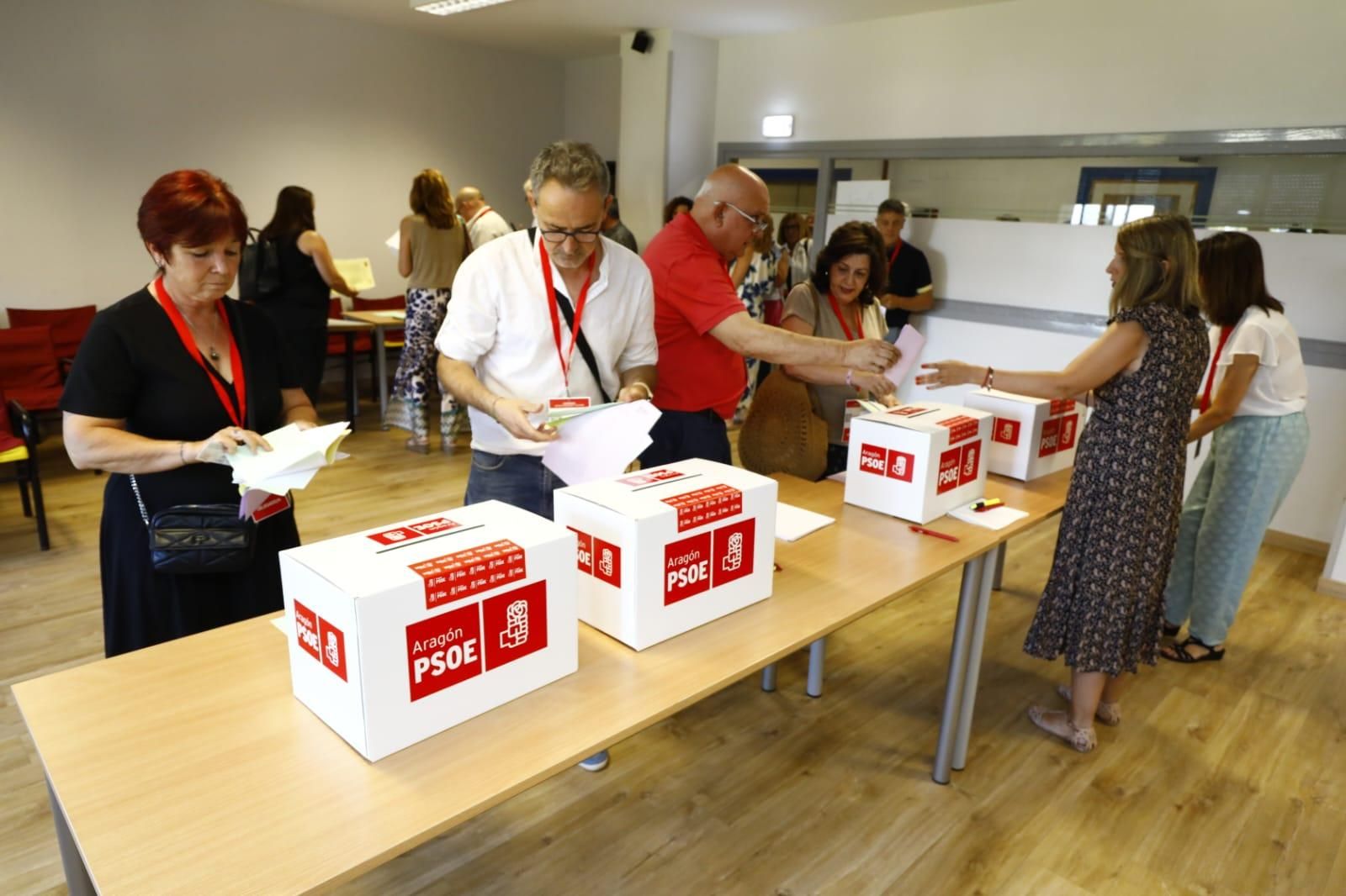 En imágenes | Los militantes eligen a la nueva Ejecutiva del PSOE en Zaragoza