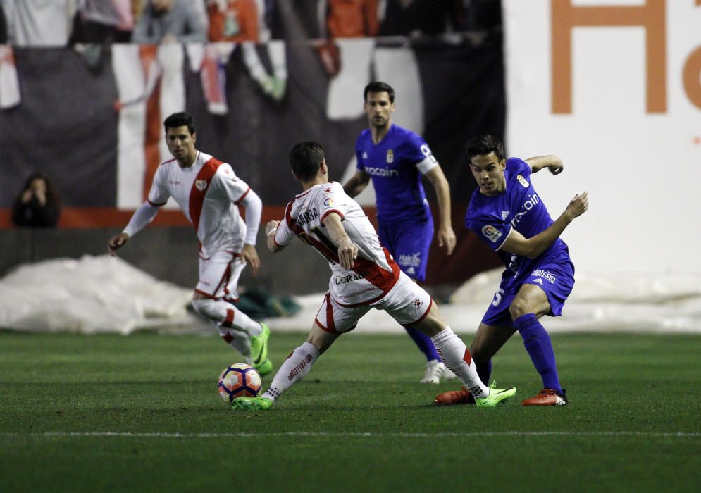 El partido entre el Rayo y el Oviedo, en imágenes