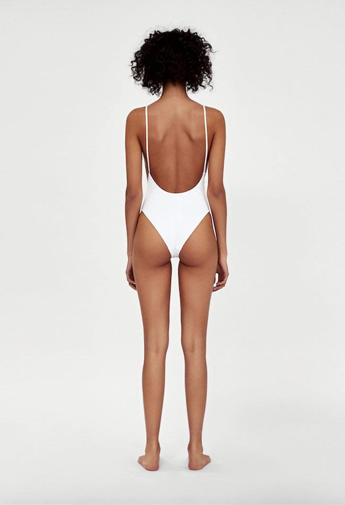 Colección Beachwear de Zara: espalda de bañador blanco