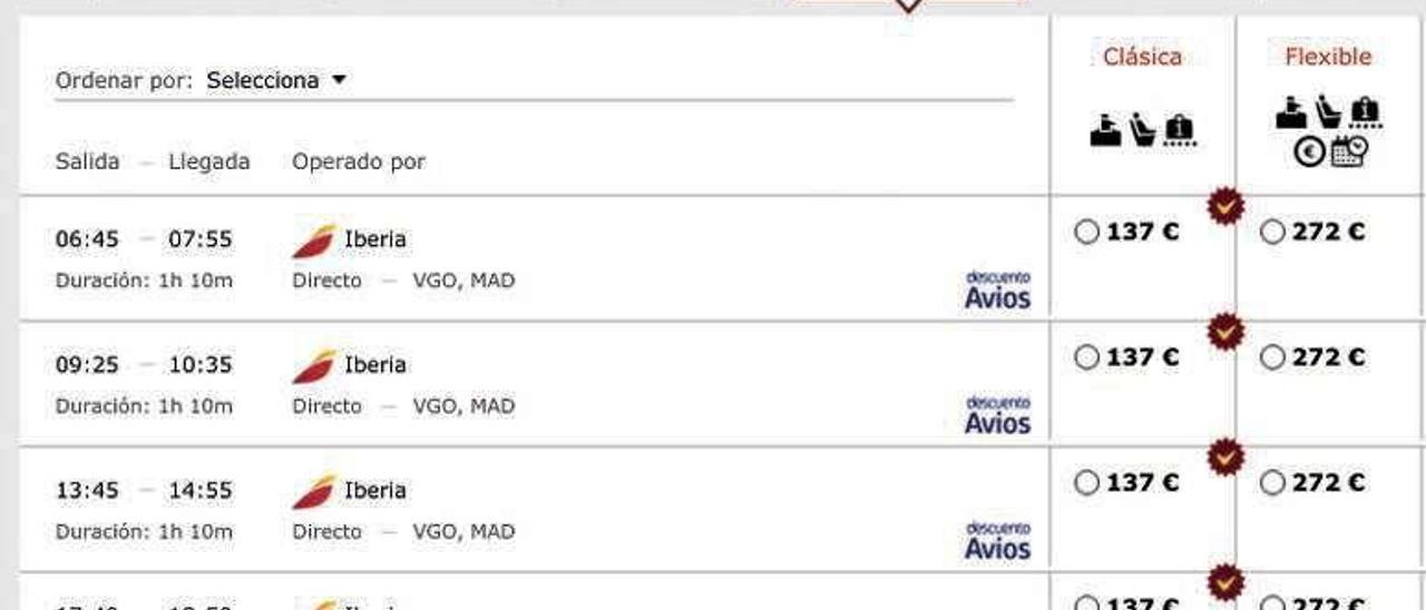 Iberia cobra más en Vigo que en Santiago si el vuelo es solo de ida (en las imágenes) o si se regresa el mismo día o en los dos siguientes.