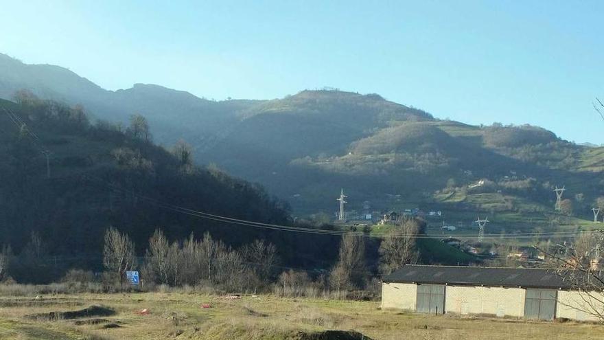 Terrenos del polígono de La Cobertoria, en Lena.