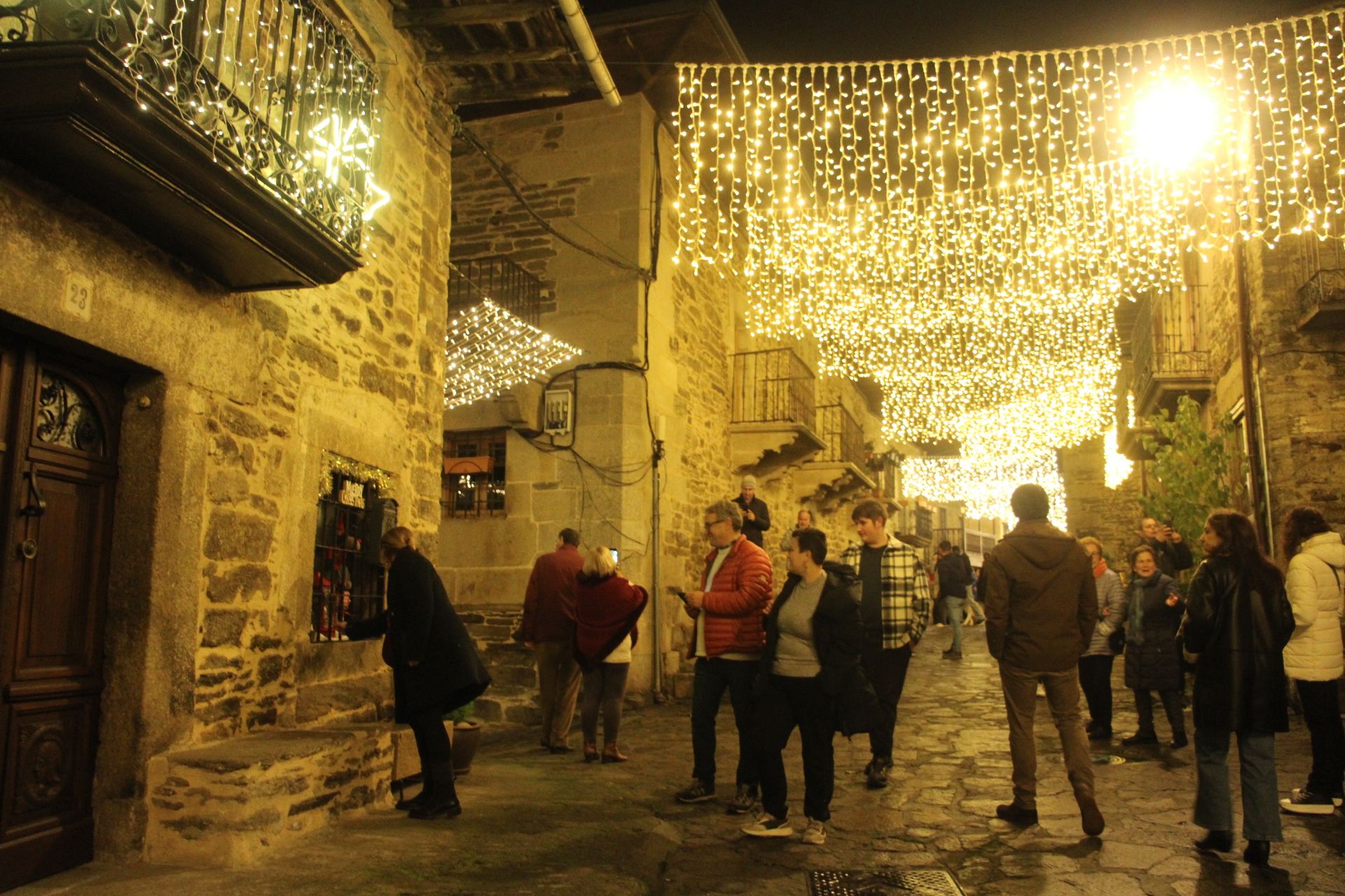 GALERÍA | Encendido del alumbrado navideño en Puebla de Sanabria