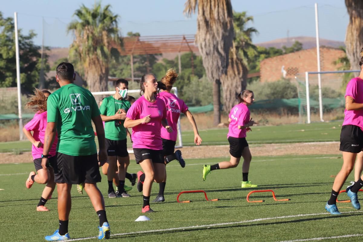 El Córdoba CF Femenino de Ariel Montenegro comienza a rodar