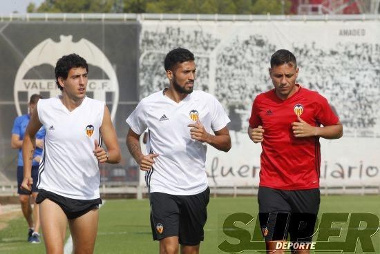 Caras largas tras perder ante el Betis