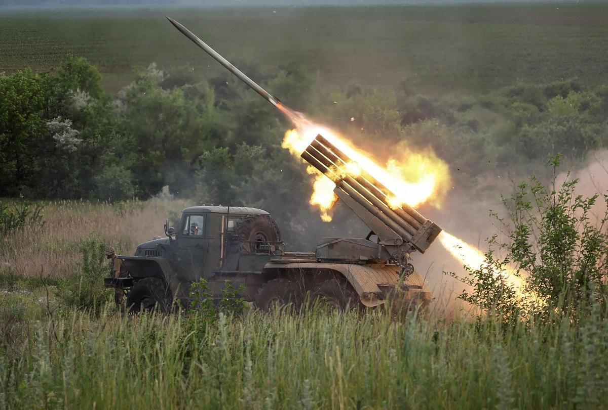Un lanzacohetes del Ejército de Ucrania, en la región de Lugansk, en el Donbás.