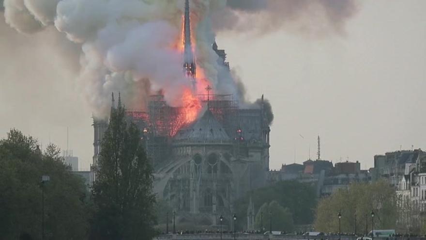 Conmoción por el incendio en Notre Dame