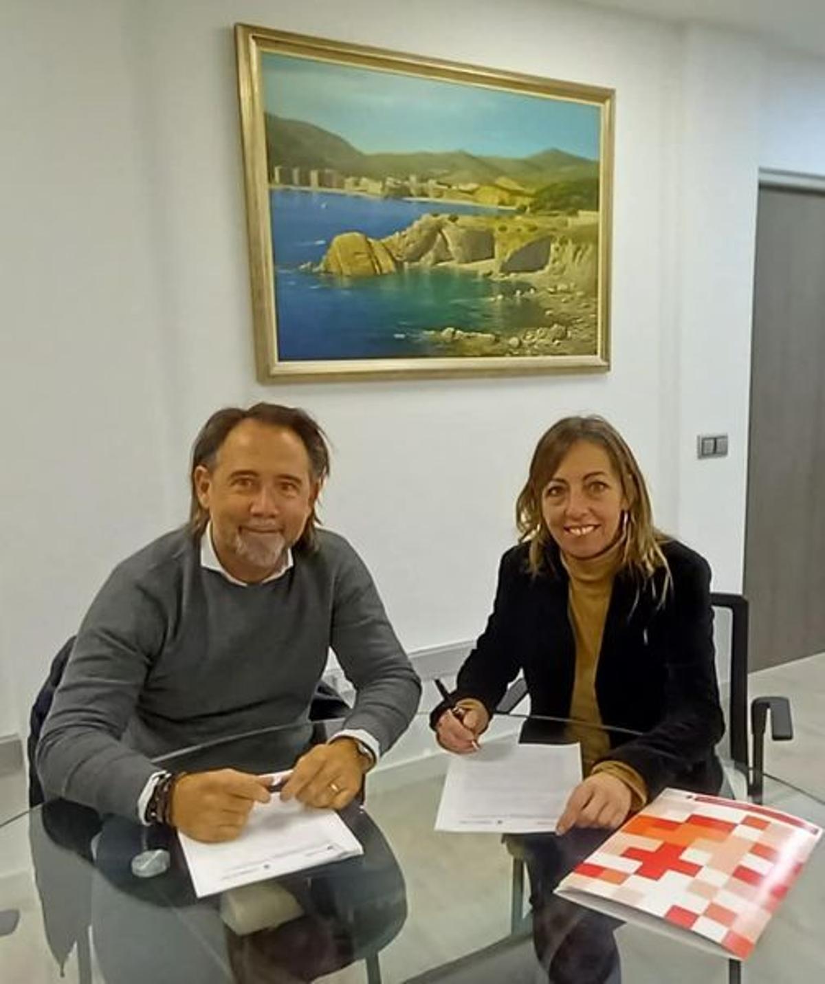 Colera signa un conveni de col·laboració amb Creu Roja.