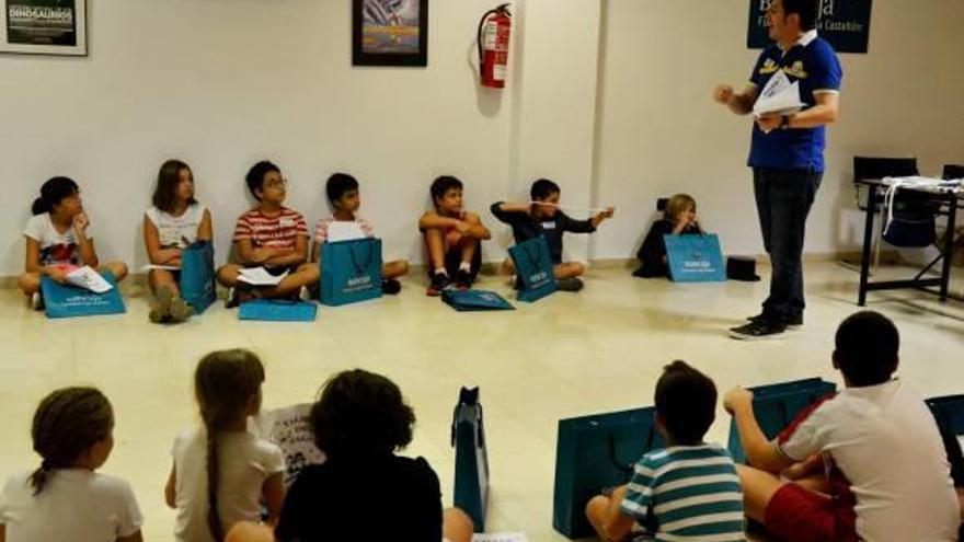 La Fundación Caja Castelló amplía los talleres de magia ante la gran demanda