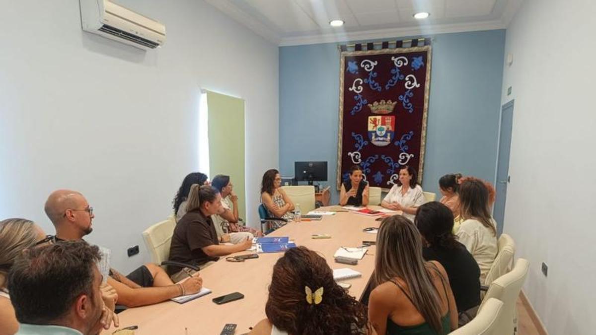 Reunión del consistorio con personal del programa formativo.