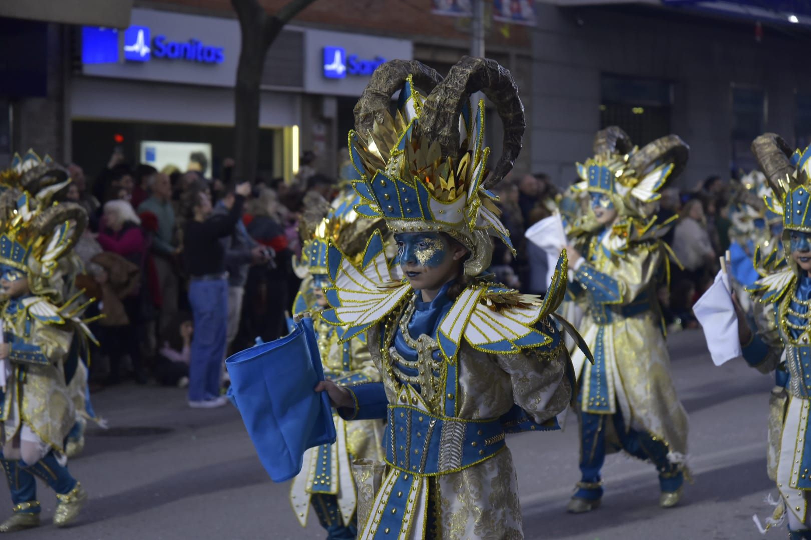 GALERÍA | Mira el desfile de comparsas infantiles de Badajoz