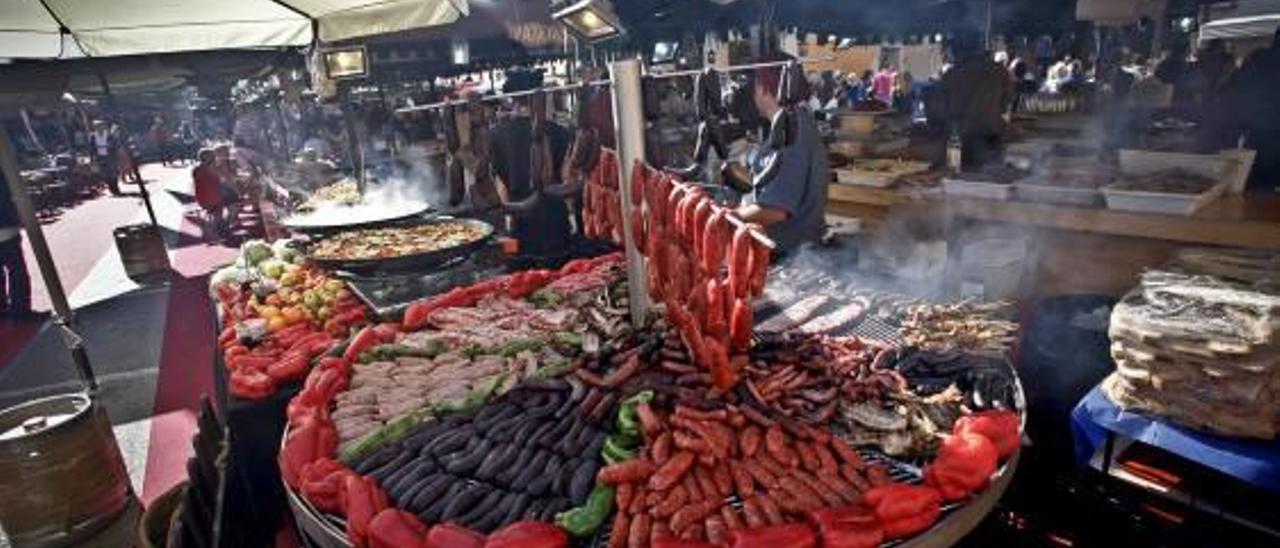 Imagen tomada ayer del área gastronómica de la plaza del Mercat.