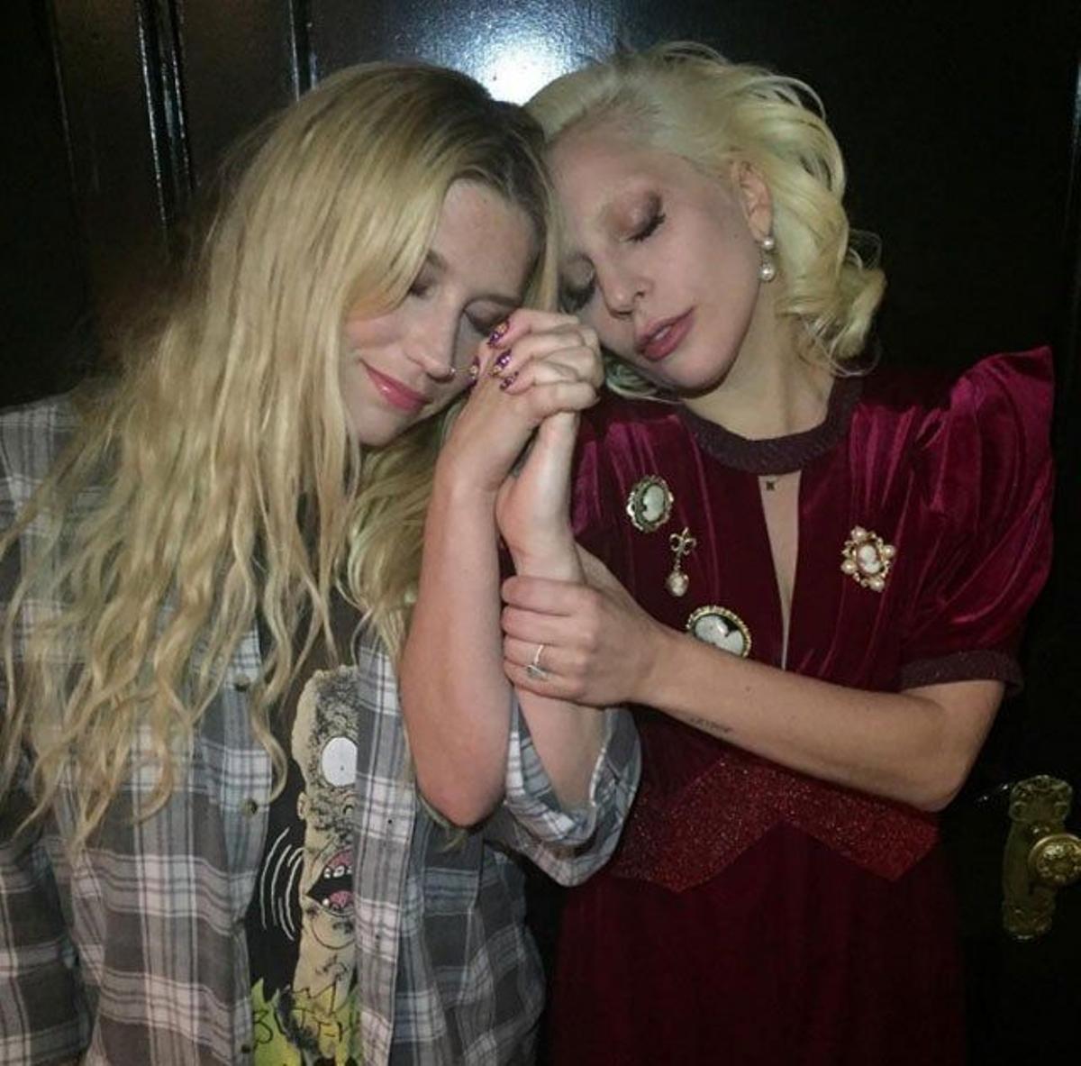 Lady Gaga apoya a Ke$ha y ha quedado con ella