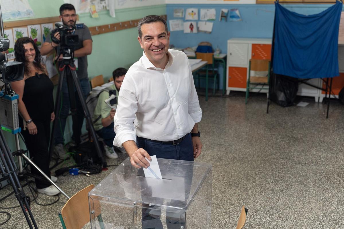 Alexis Tsipras vota en las elecciones de Grecia