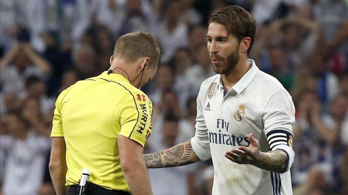 Sergio Ramos asegura que no tocó a Messi en su expulsión