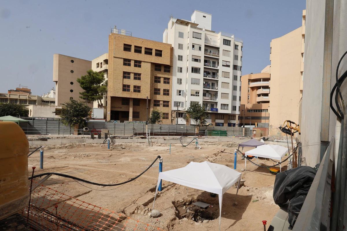 El solar en avenida Isidor Macabich de Ibiza en el que se proyecta la contrucción de Viviendas de Protección Oficial.