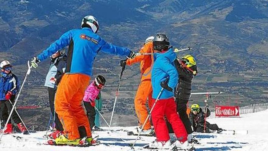 Un grup d&#039;esquiadors a les pistes de Masella aquest hivern