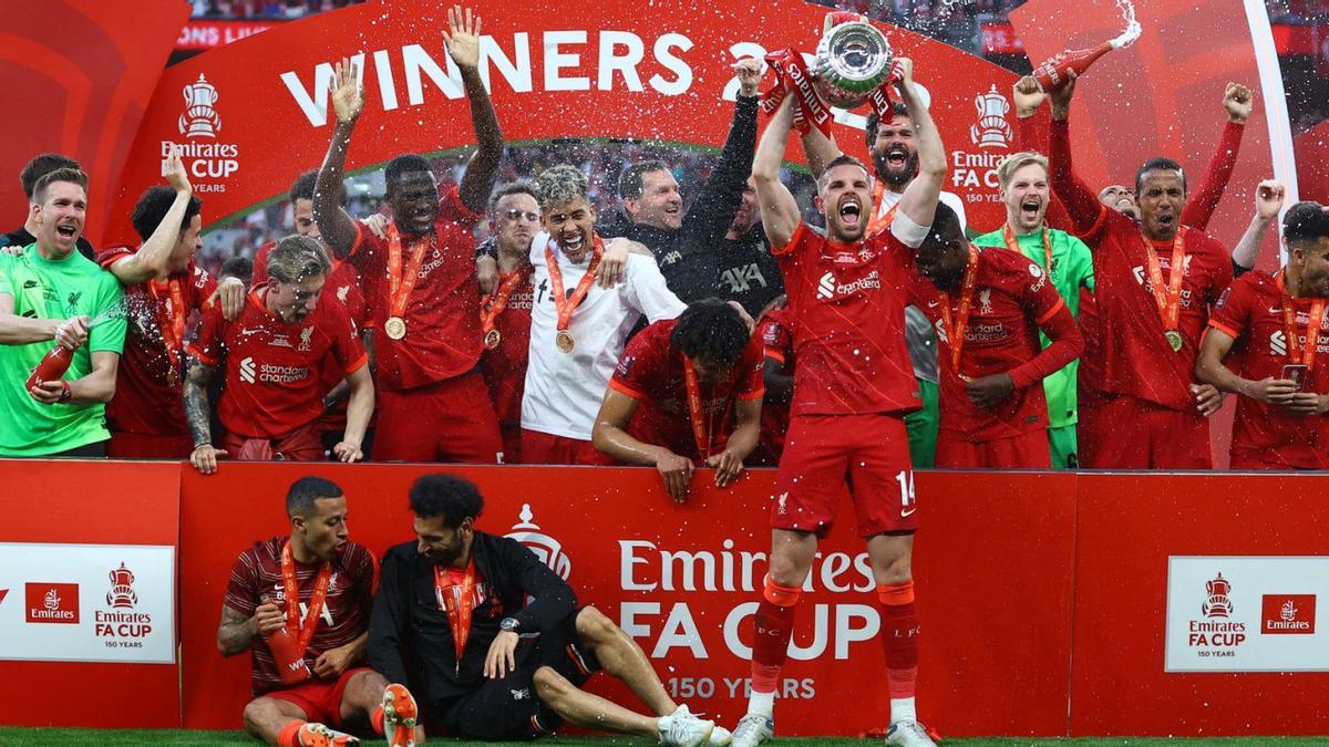 Los jugadores del Liverpool celebran el triunfo. // EFE