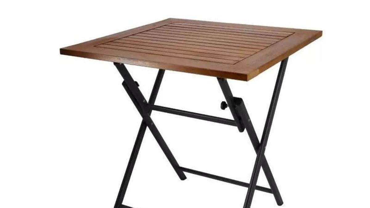 tablero de madera y se guarda en cualquier rincón