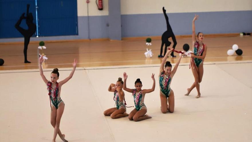 Las cinco gimnastas del Club Kayma de Aspe.