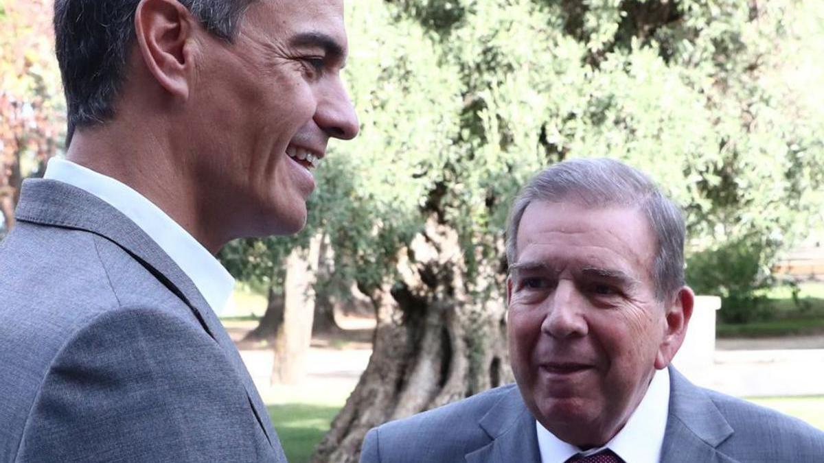 El president Pedro Sánchez rep l’opositor veneçolà Edmundo González a Madrid, el setembre del 2024.  | FERNANDO CALVO / EFE