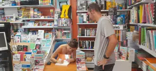 La periodista marbana Natacha Alfageme firma su libro en Toro