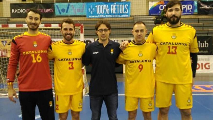 Els cinc gironins ahir representant Catalunya en el partit solidari a la pista del Fraikin Granollers.