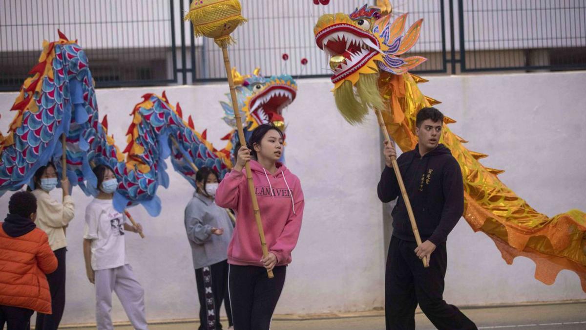 Cinco chicas conducen a Montse y nueve chicos a Pep. | GUILLEM BOSCH