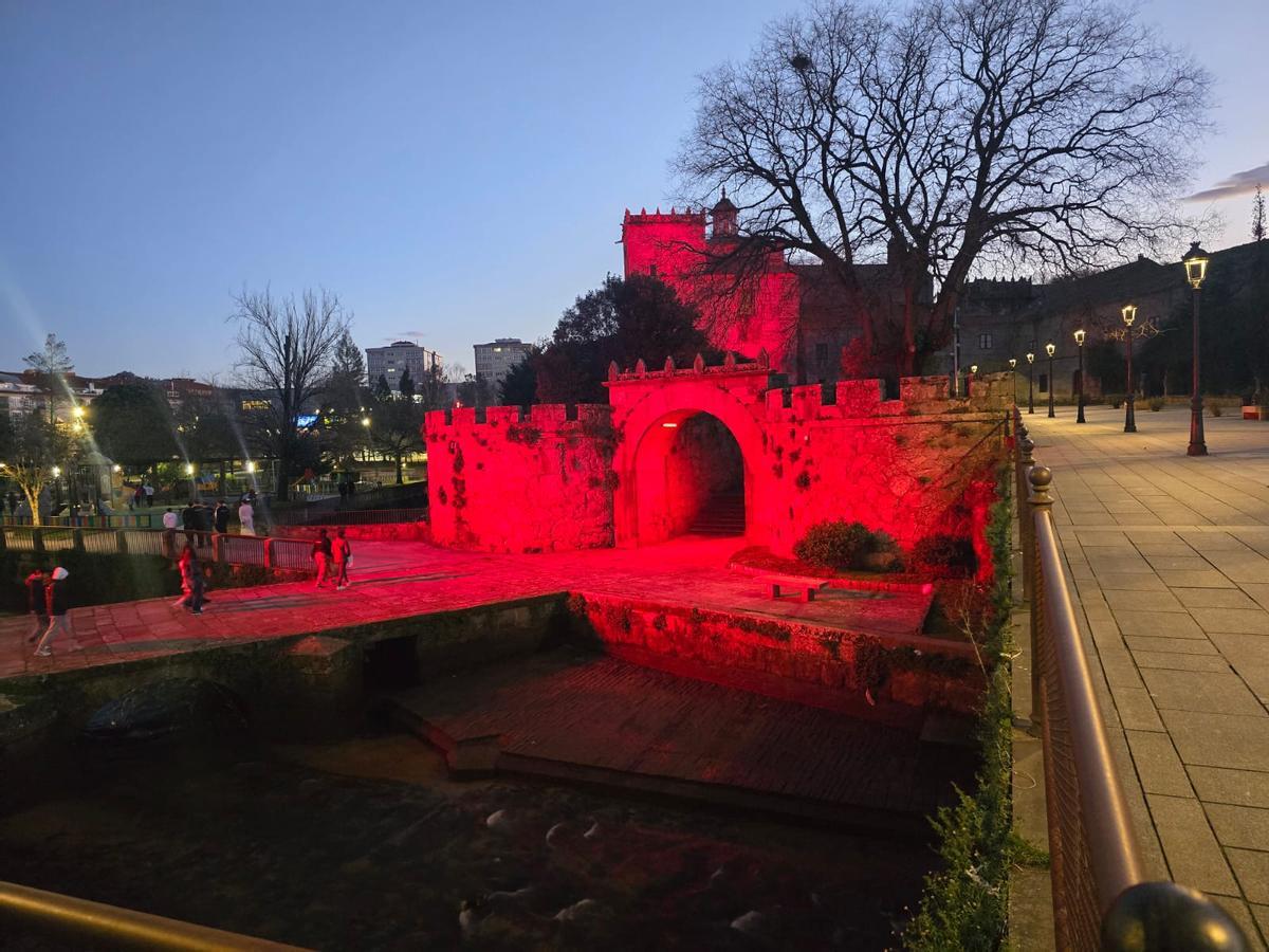 El rojo fue el color empleado anoche.