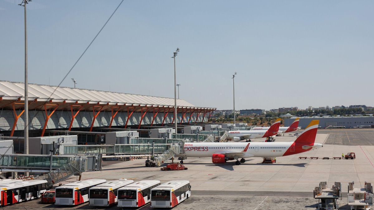 Varios aviones en la terminal 4 del aeropuerto Adolfo Suárez Madrid-Barajas.