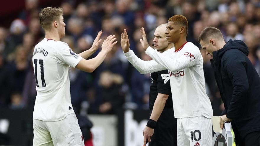 Hojlund y Rashford, jugadores del Manchester United.