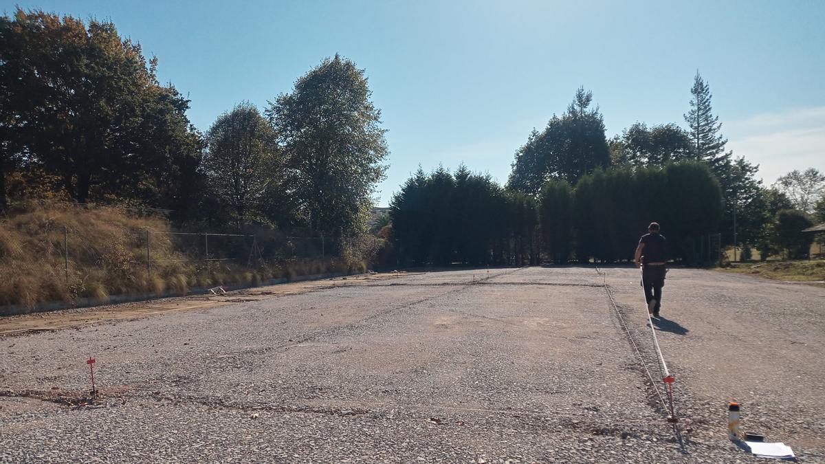 Un operario, en la zona donde se desarrollan los trabajos.