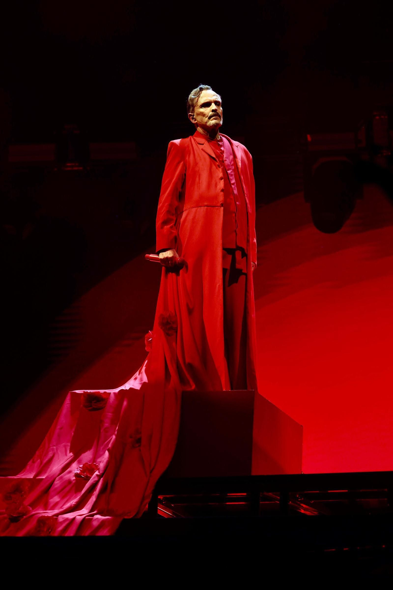 Miguel Bosé disfruta sobre el Ciutat
