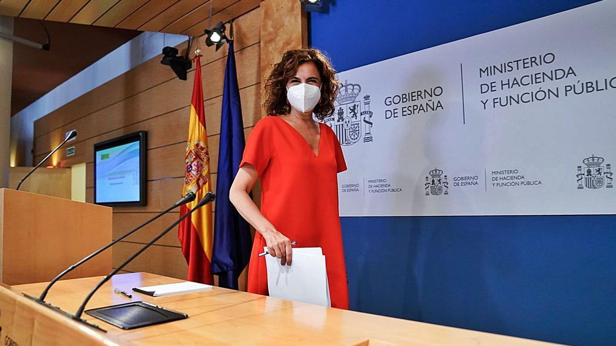 La ministra María Jesús Montero abans de la roda de premsa. | A.PÉREZ MECA / EUROPA PRESS