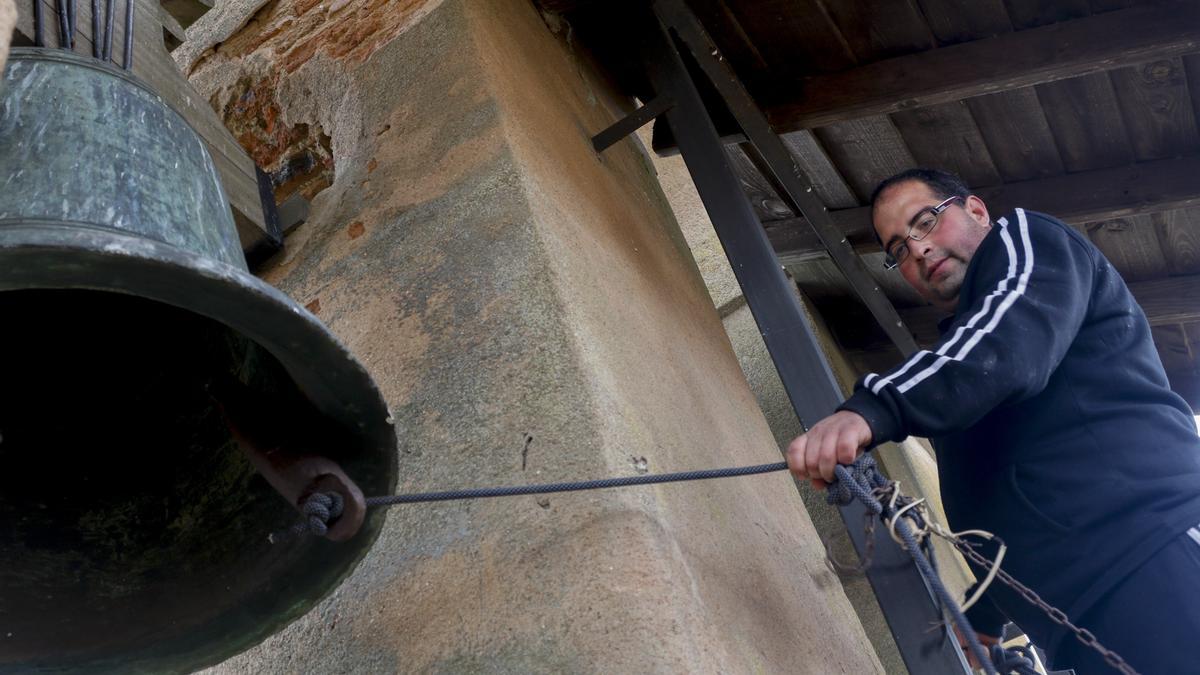 Toque de campanas en un pueblo de Zamora por la España vaciada